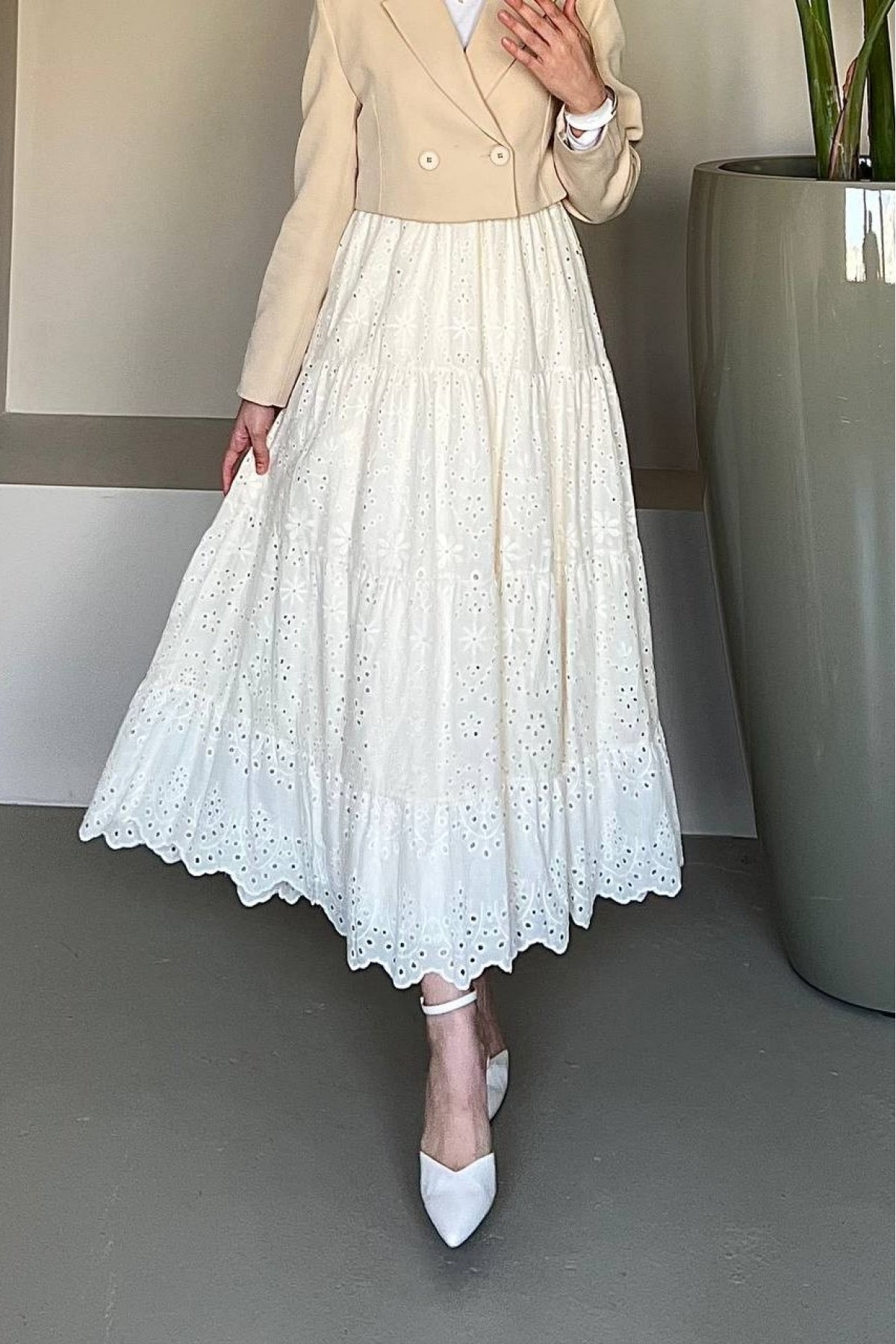 Folded Skirt with Scallop Embroidery -White