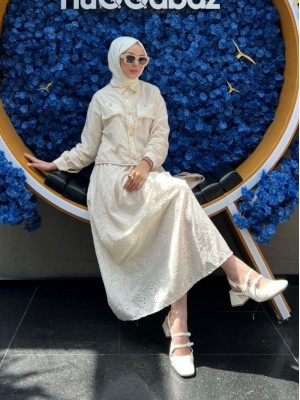 Püskül Detaylı İnci Düğmeli Etekli Takım -Bej