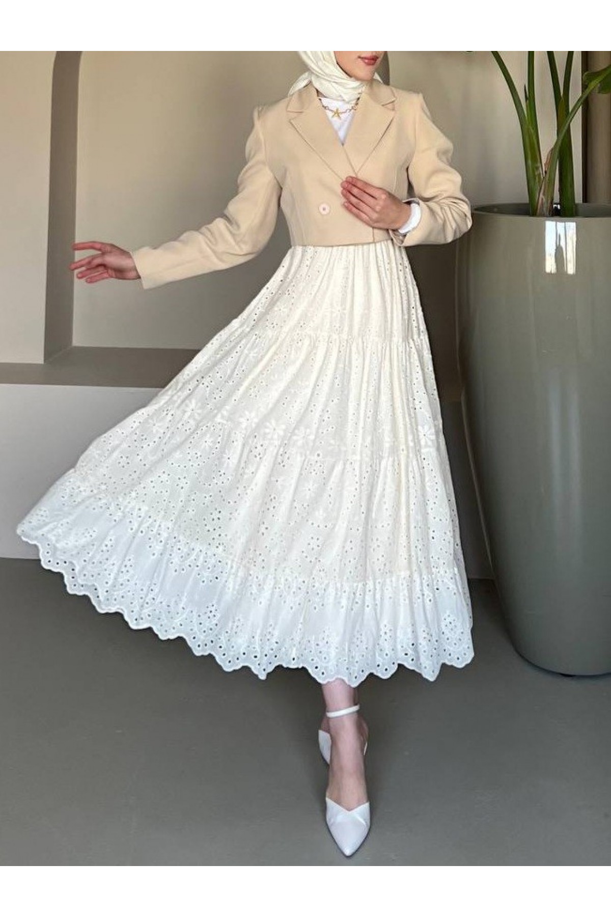 Folded Skirt with Scallop Embroidery -White