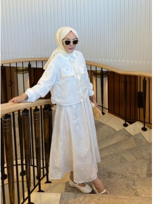 Püskül Detaylı İnci Düğmeli Etekli Takım -Beyaz