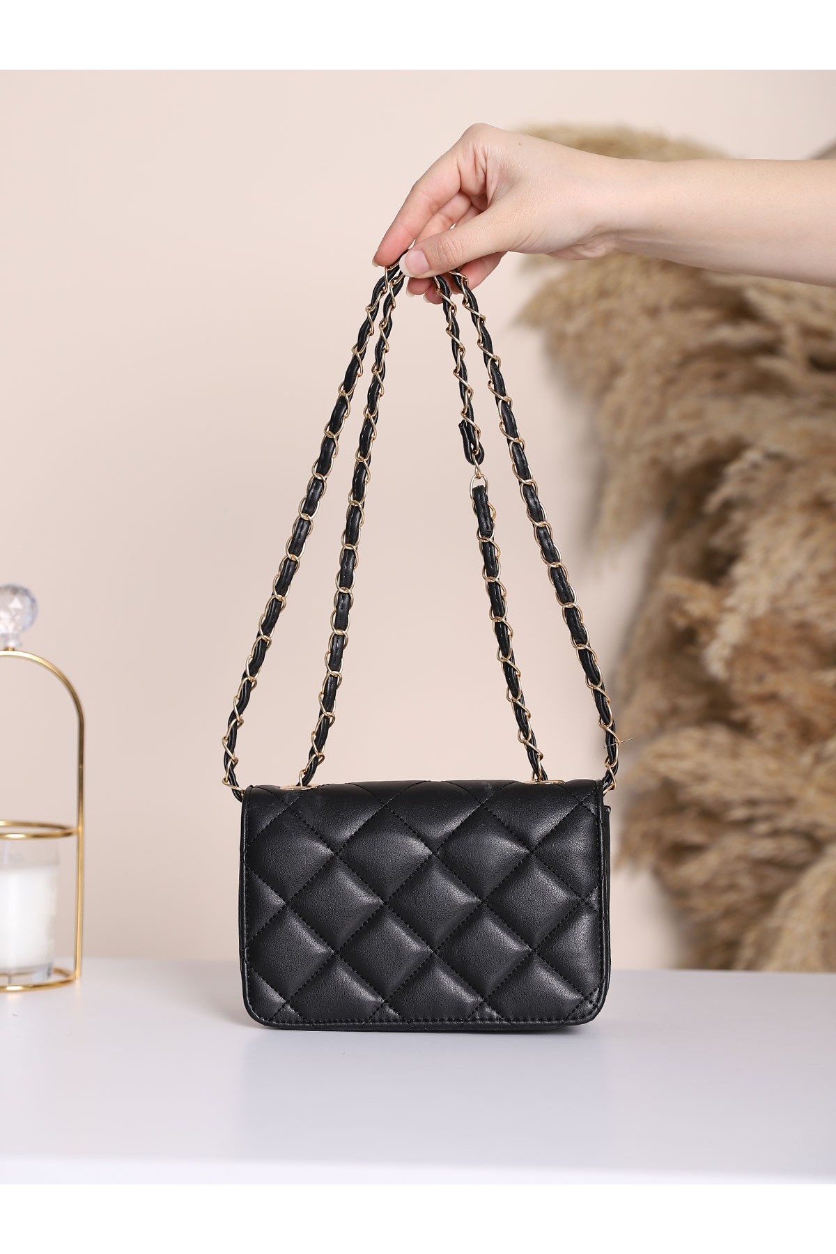 Chain Detailed Quilted Box Bag -Black