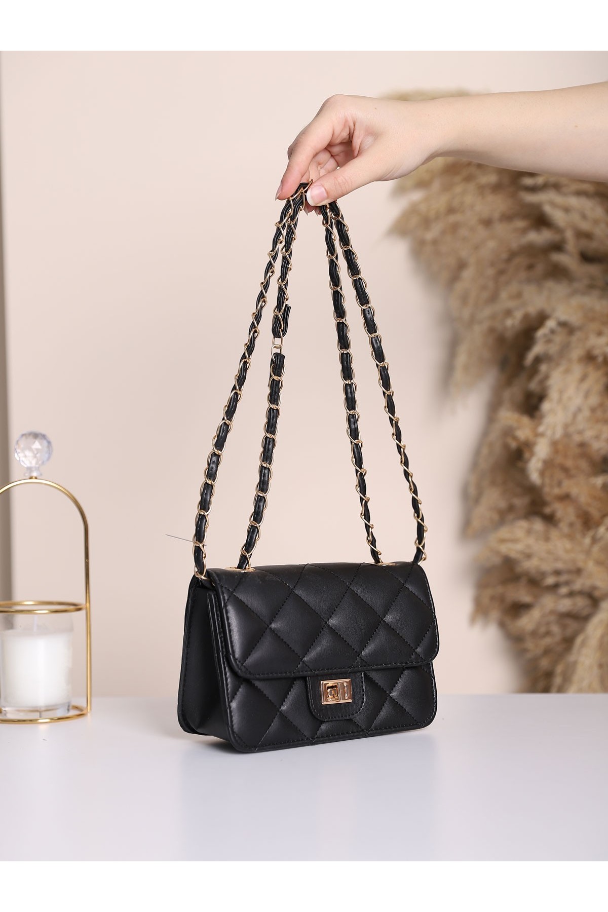 Chain Detailed Quilted Box Bag -Black