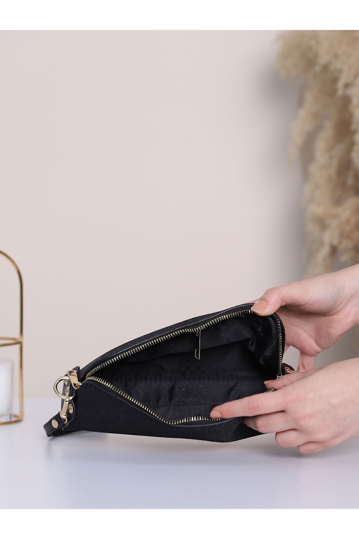 Double Zippered Strap Glitter Woven Evening Bag -Black detay görseli