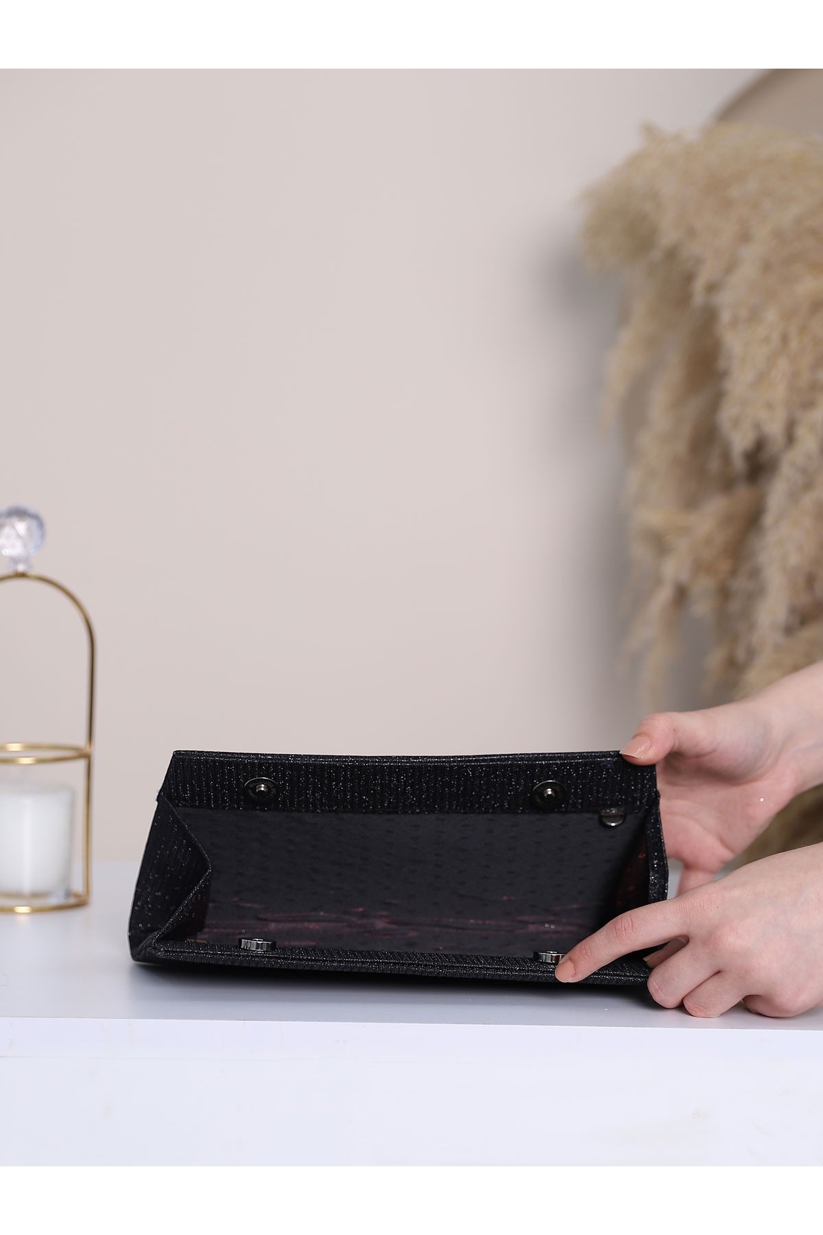 Chain Strap Snap Fastener Cast Simultane Evening Bag -Black