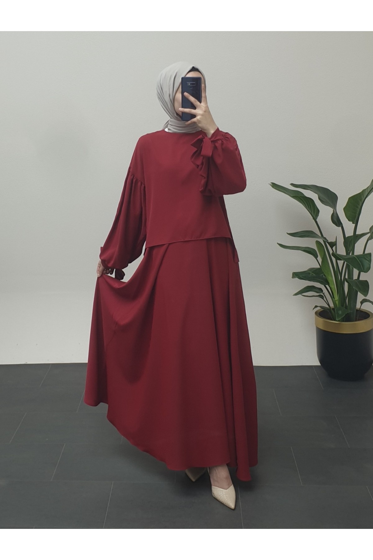 Balloon Skirt Suit with Lace Sleeves -Red