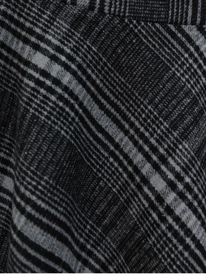 Kare Desenli Fermuarlı Kaşe Etek -Siyah