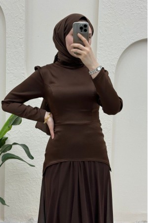 فستان سهرة من الشيفون الساتان مع تنورة من الدانتيل في الخلف -بنى