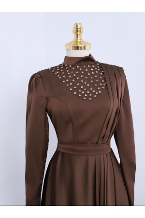Dik Yaka Serpme Taşlı Saten Abiye -Kahve