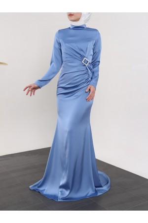 Yandan Büzgülü Taşlı Taka Detaylı Saten Abiye -Mavi
