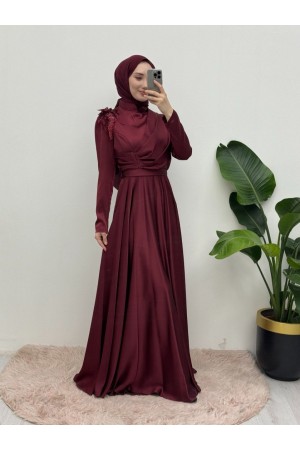 Beli Gül Detaylı Drapeli Saten Abiye -Bordo