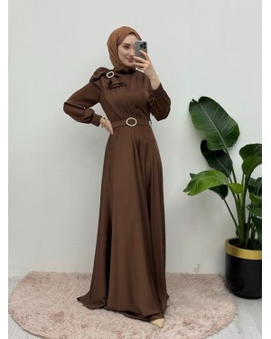Broşlu Fiyonklu Taşlı Kemerli Saten Abiye -Kahve