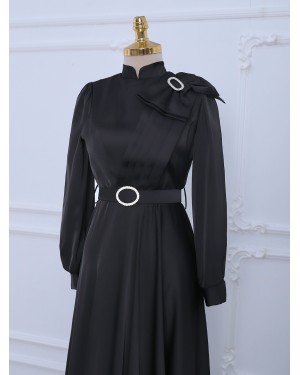 Broşlu Fiyonklu Taşlı Kemerli Saten Abiye -Siyah