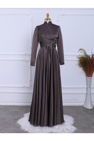 Beli Gül Detaylı Drapeli Saten Abiye -Kahve