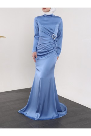 Yandan Büzgülü Taşlı Taka Detaylı Saten Abiye -Mavi