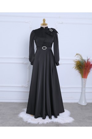 Broşlu Fiyonklu Taşlı Kemerli Saten Abiye -Siyah