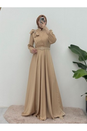 Broşlu Fiyonklu Taşlı Kemerli Saten Abiye -Bej