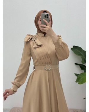 Broşlu Fiyonklu Taşlı Kemerli Saten Abiye -Bej