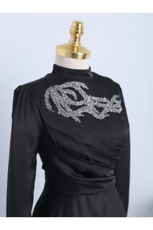 Yakası Taşlı Önü Drapeli  Abiye -Siyah