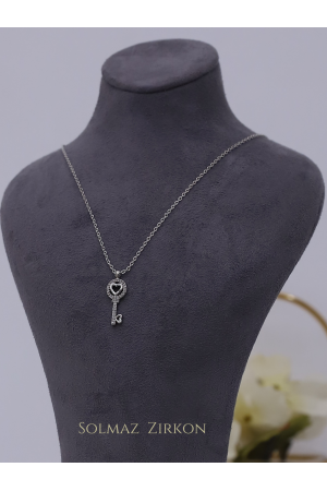 Kalpli Anahtar Model Solmayan Zirkon Kolye -Gümüş