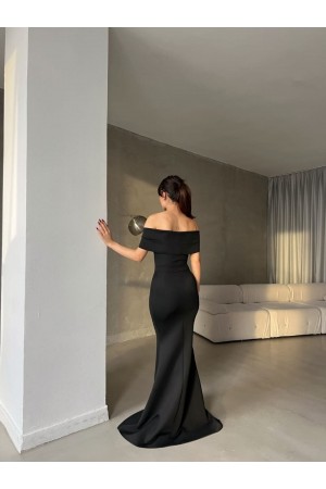Broşlu Düşük Omuz Uzun Elbise -Siyah
