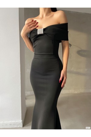 Broşlu Düşük Omuz Uzun Elbise -Siyah