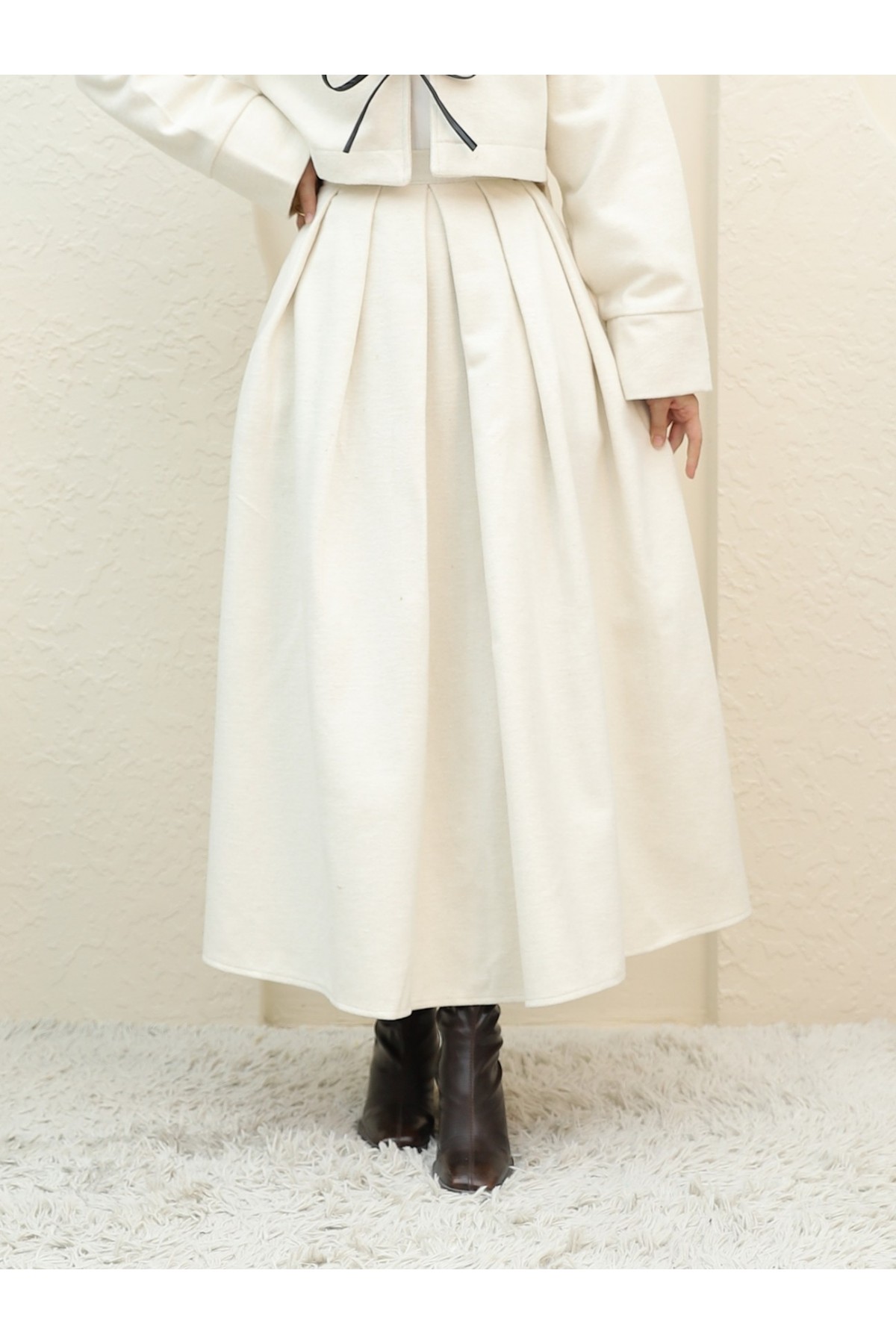 Pleated Zippered Cashmere Skirt -Cream color