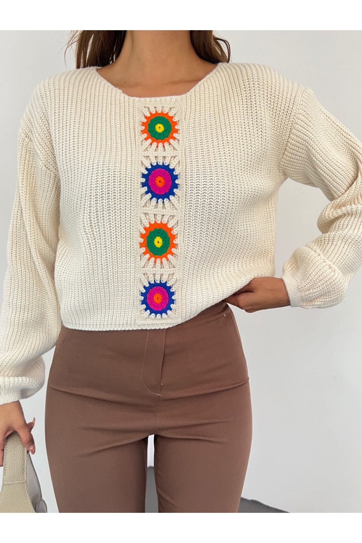 Örgü Nakış Desenli Crop Kazak -Krem