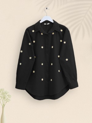 Tek Papatya Nakışlı Arkası Uzun Gömlek -Siyah