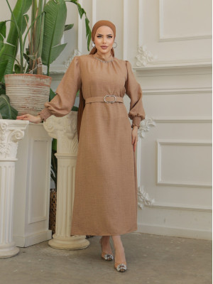 Yakası taşlı Büzgü Kollu Kemerli Keten Elbise  -Vizon