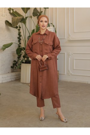 سترة طويلة جيب مزدوج بأزرار مع قلادة  -بنى