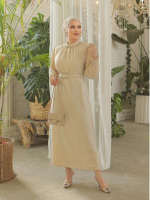 Yakası taşlı Büzgü Kollu Kemerli Keten Elbise  -Bej