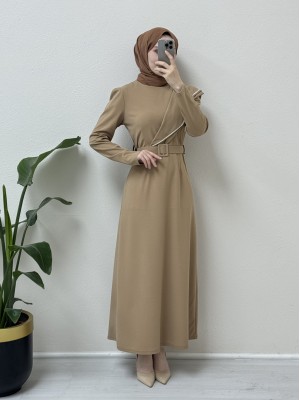 Taş işlemeli Kemerli Krep Elbise -Vizon