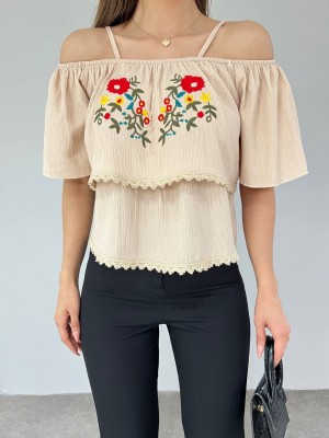 Gül Nakışlı Güpürlü İp Askılı Tişort -Bej