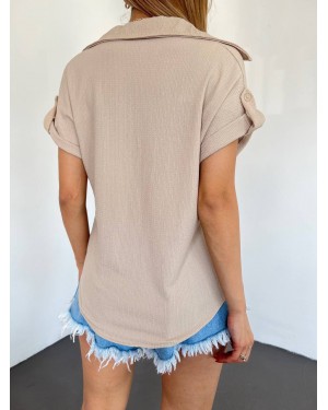 قميص متجعد بأكمام مزدوجة وجيب واحد -اللون البيج