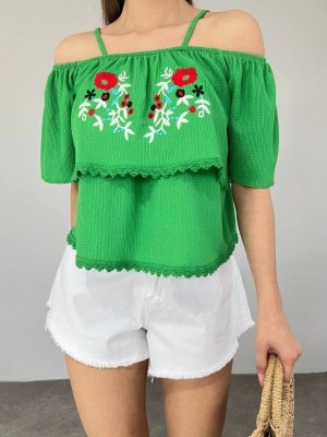 Gül Nakışlı Güpürlü İp Askılı Tişort -Yeşil