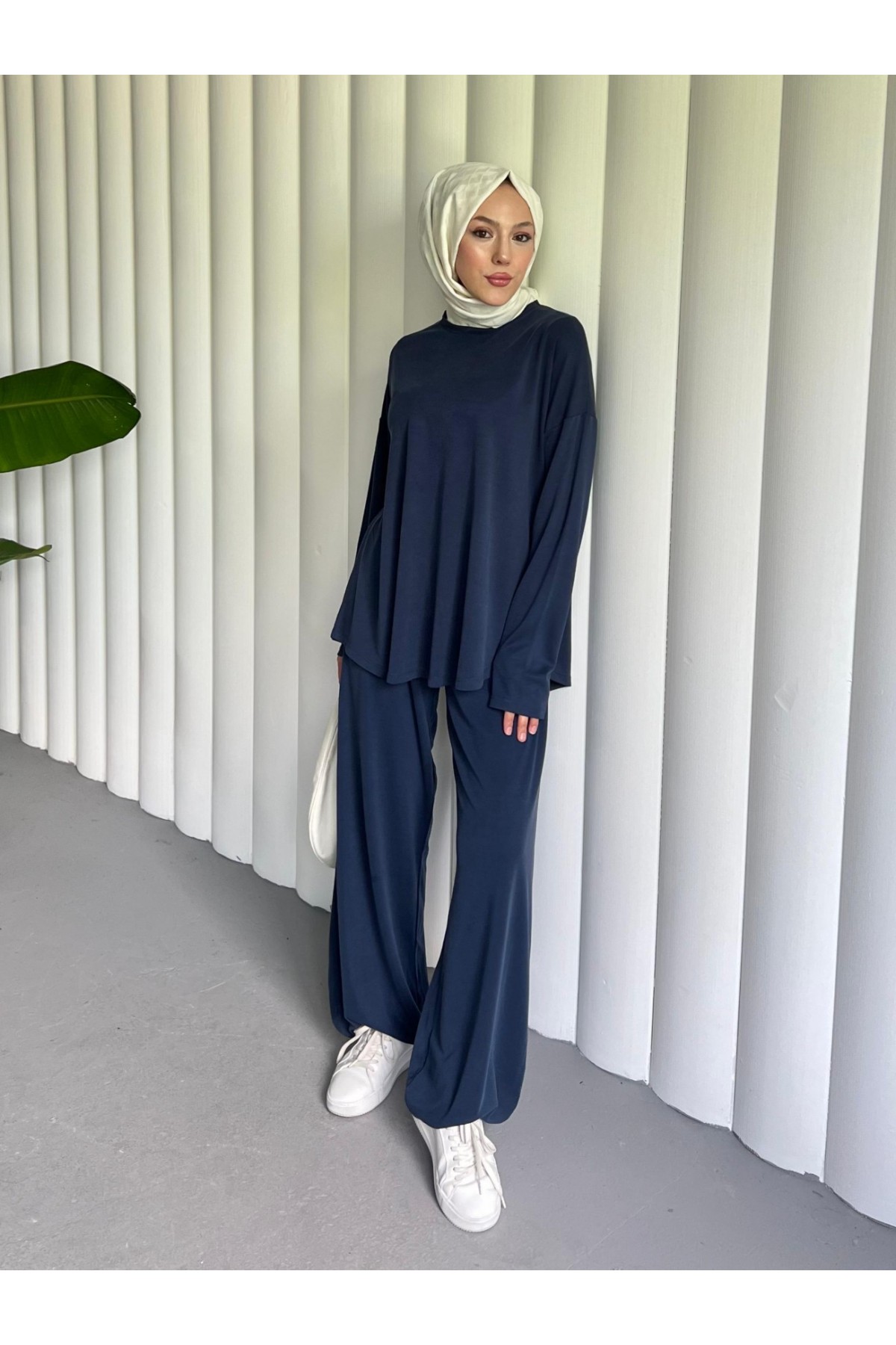 Round Neck Oval Cut Pocket Trouser Osyho Suit -Navy blue