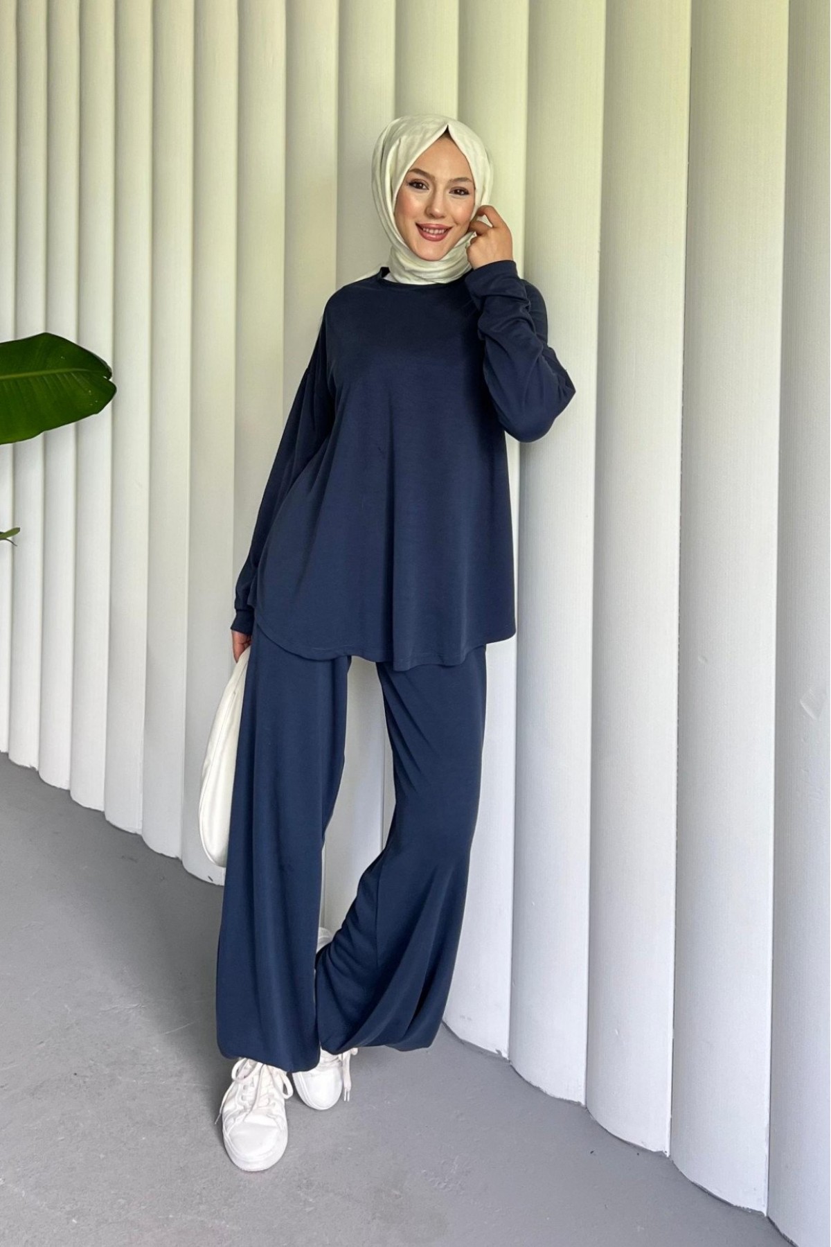 Round Neck Oval Cut Pocket Trouser Osyho Suit -Navy blue