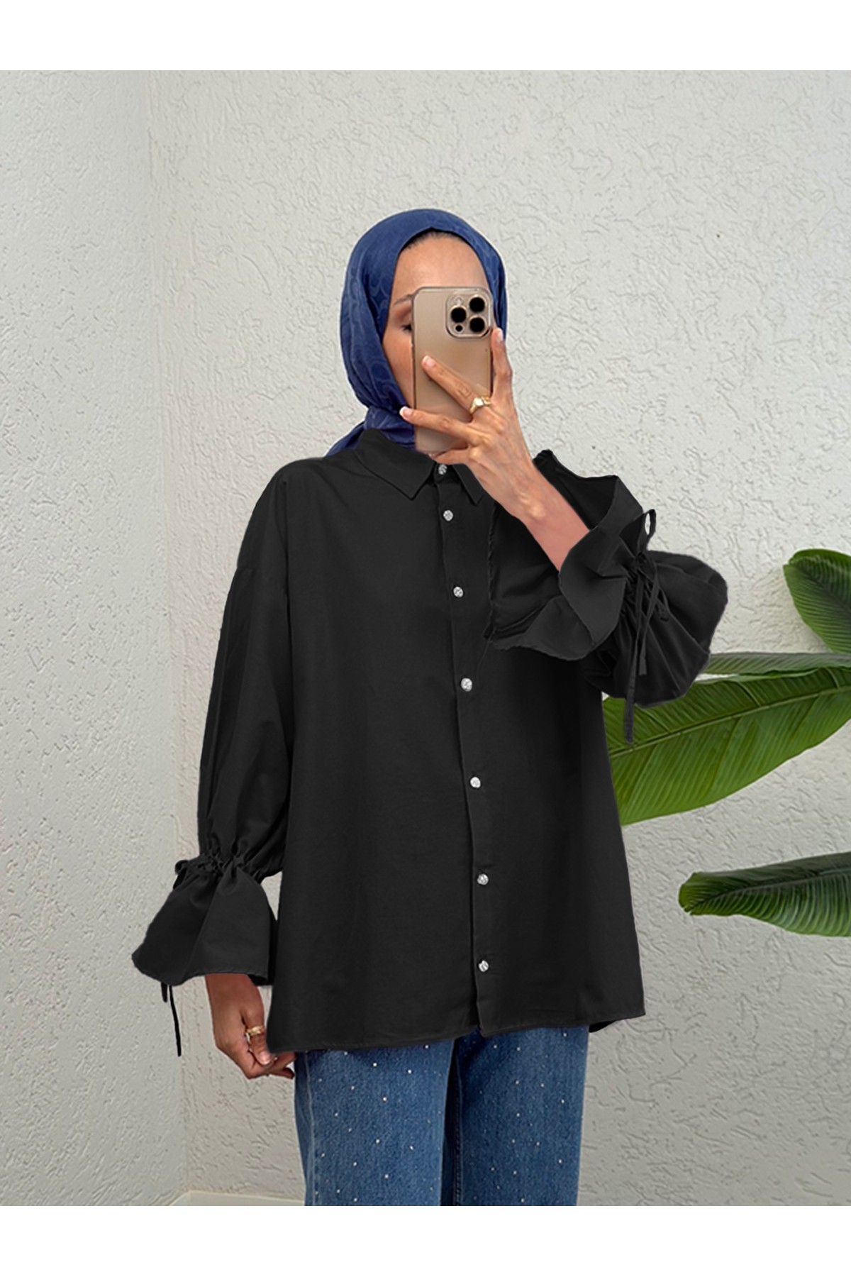 Shirt with gathered sleeves and pleated back  -Black