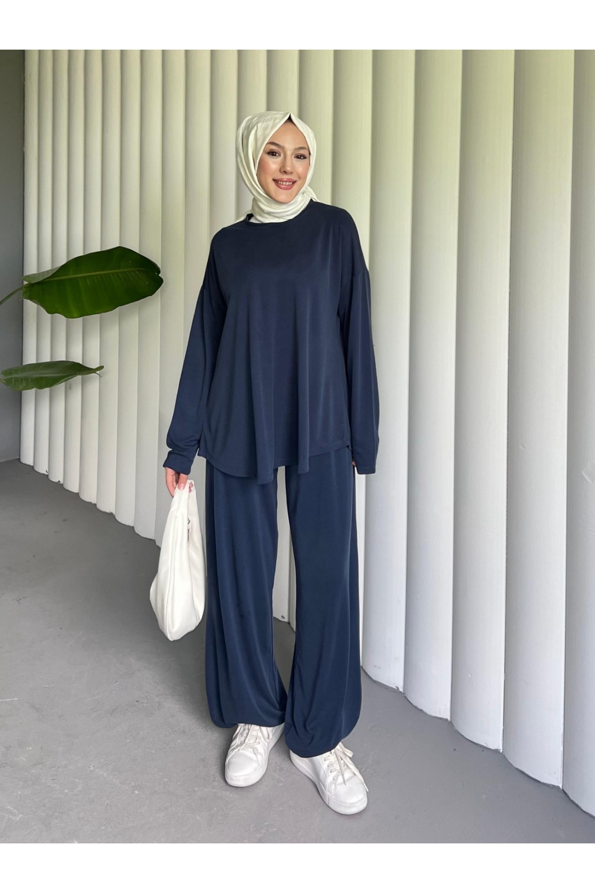 Round Neck Oval Cut Pocket Trouser Osyho Suit -Navy blue