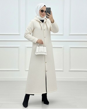 Yakası Zincir Detaylı Uzun Kapitone Kaban   -Bej