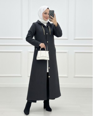 Yakası Zincir Detaylı Uzun Kapitone Kaban -Siyah