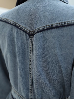 Omuzu Biyeli Boydan Düğmeli Kot Elbise -Buz Mavi