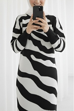 Yırtmaçlı Desenli Triko Elbise -Siyah