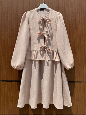 Önü Bağcıklı Kolu Lastikli Etekli Takım -Bej