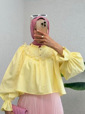 Kolu Lastikli Çiçek Detaylı Gömlek -Açık Sarı