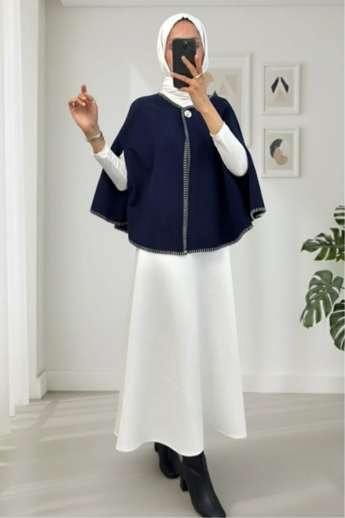 Shepherd's Stitched Pocket Cashmere Poncho -Navy blue