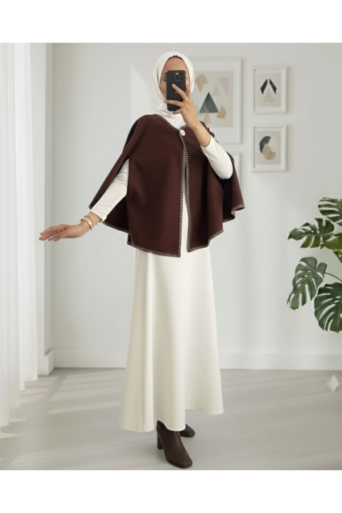 Shepherd's Stitched Pocket Cashmere Poncho -Brown
