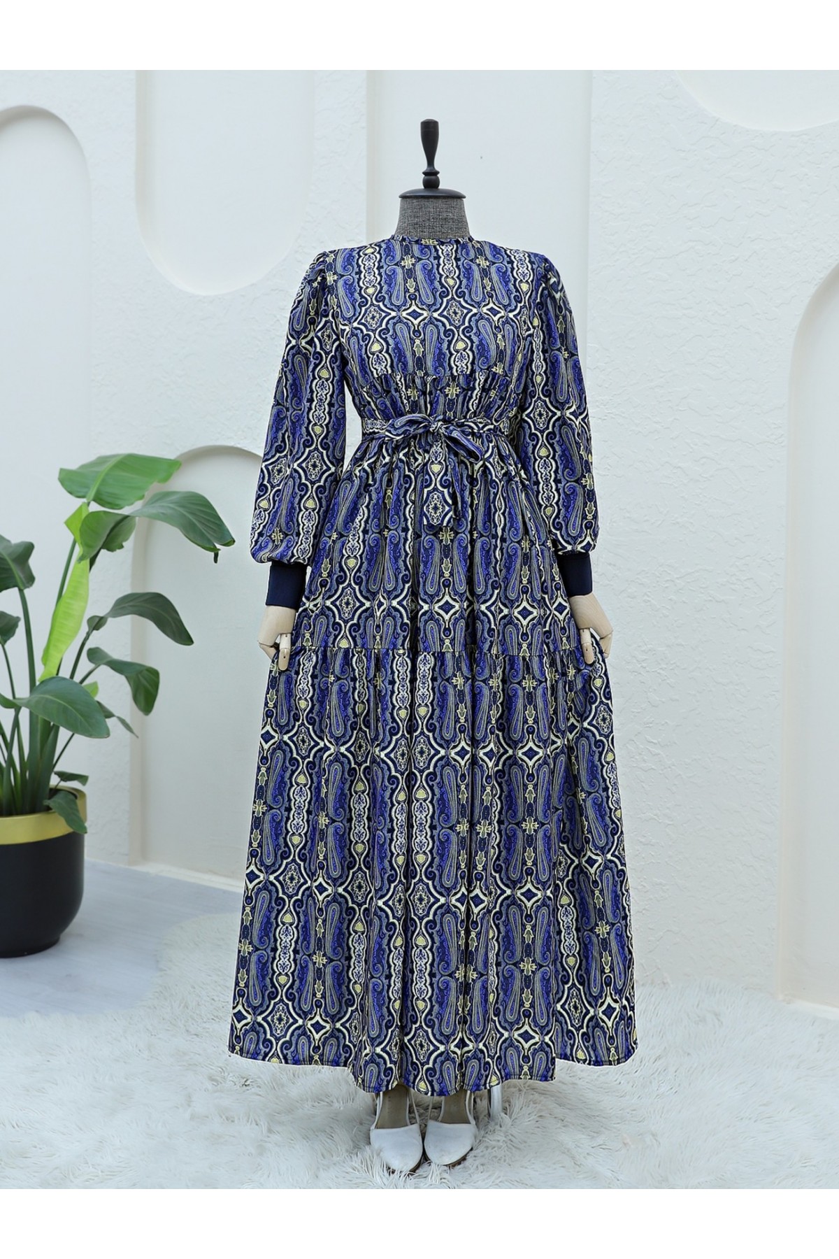 Double Pocket Dress with Folded Sleeve Cuffs and Laced Waist -dark lacquer