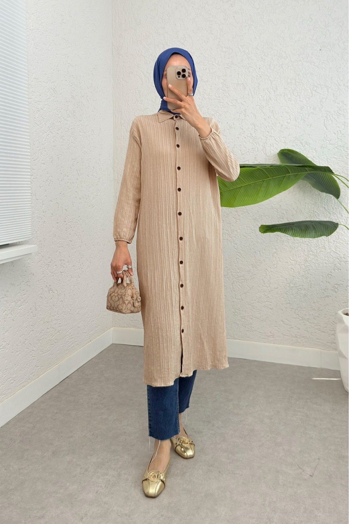 Long Crinkle Tunic with Buttoned Neck and Elastic Sleeves -Mink color