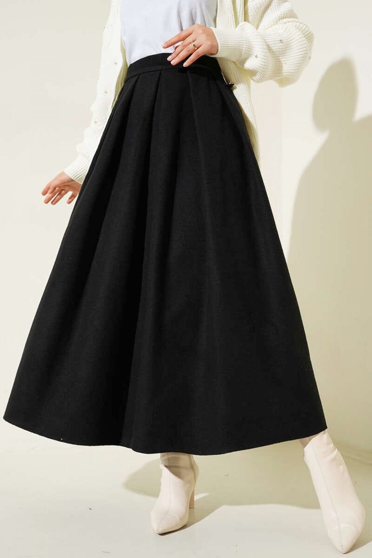 Pleated Stitch Skirt  -Black